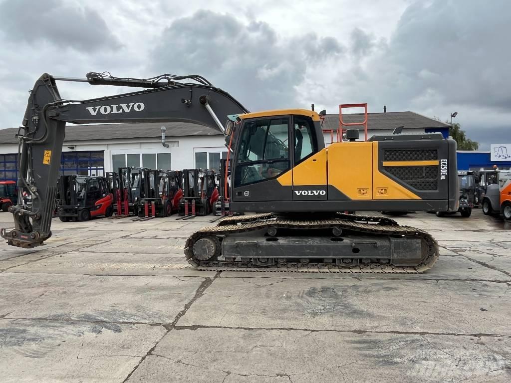 Volvo EC250ENL حفارات زحافة