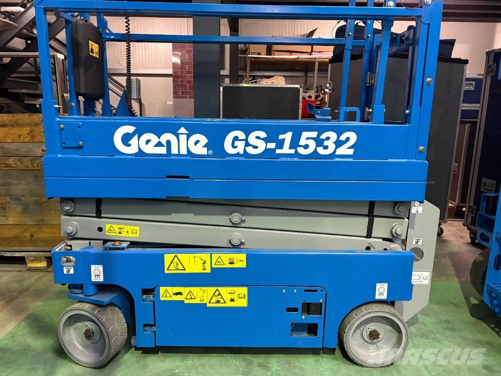 Genie GS 1532 رافعات مقصية الشكل