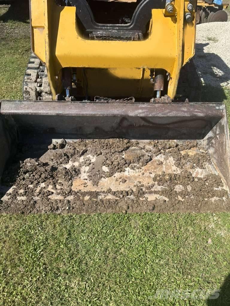 CAT 259 D لوادر انزلاقية التوجيه