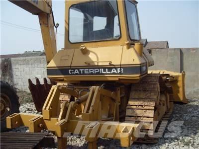 CAT D 5 H بلدوزرات مجنزرة