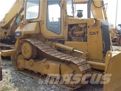CAT D 5 H بلدوزرات مجنزرة