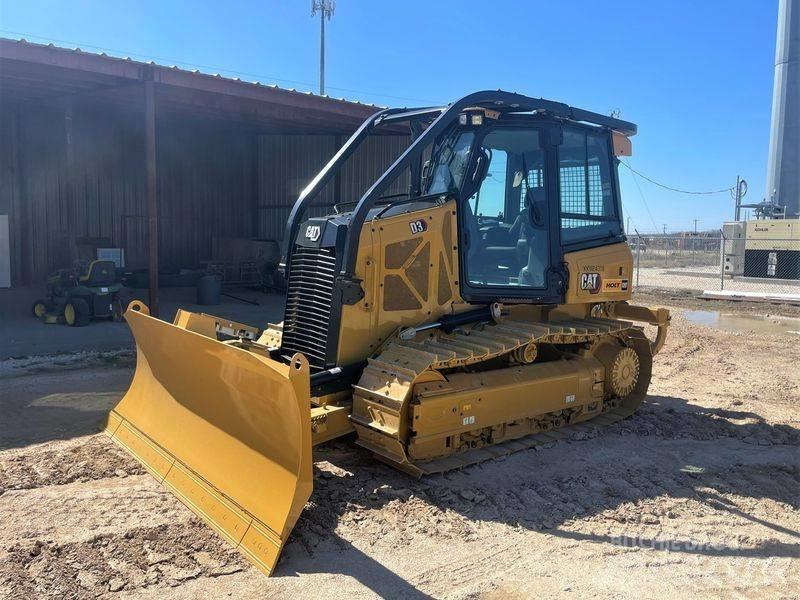CAT D 3 بلدوزرات مجنزرة