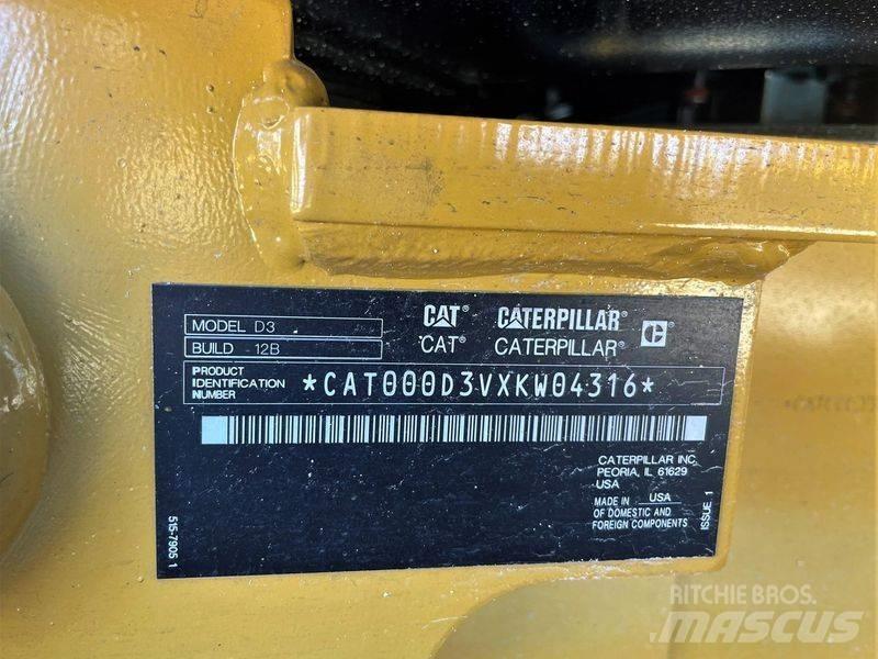 CAT D 3 بلدوزرات مجنزرة