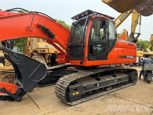 Doosan DX 225 LC حفارات زحافة