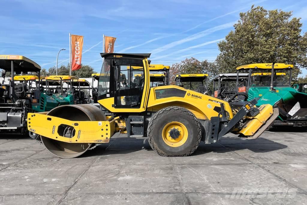 Bomag BW 213 D-5 مداحل أحادية الأسطوانة