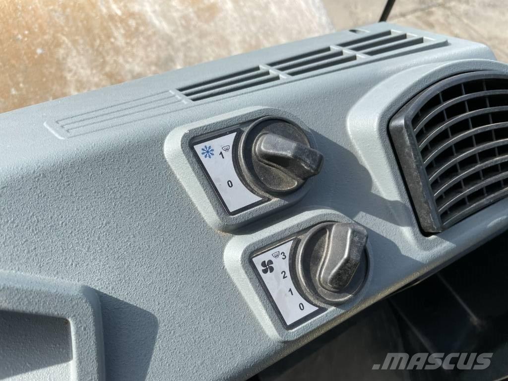 Bomag BW 213 D-5 مداحل أحادية الأسطوانة