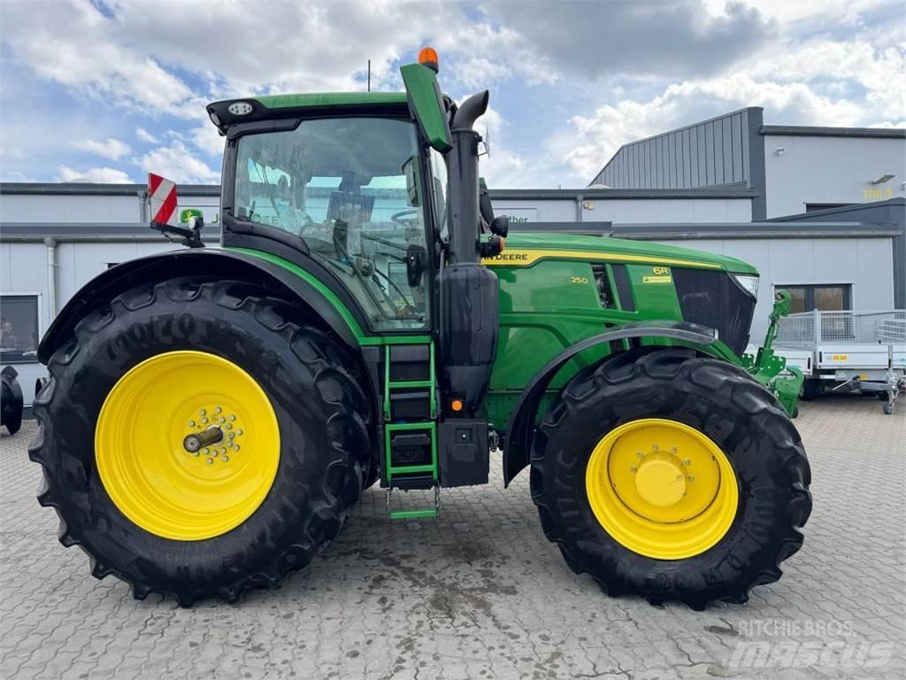 John Deere 6R 250 الجرارات