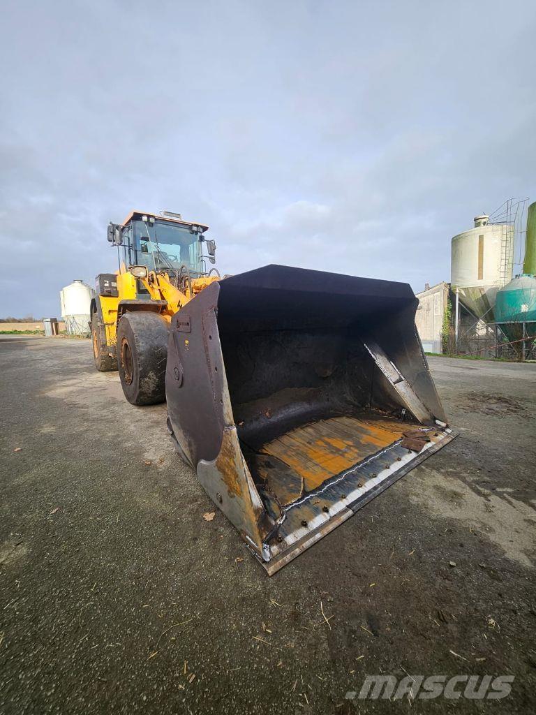 Hyundai HL960 لوادر بعجل