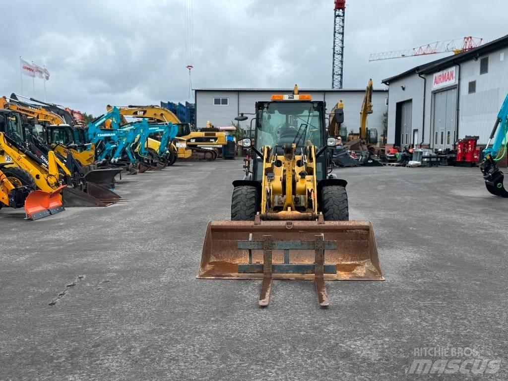 CAT 906 H لوادر بعجل