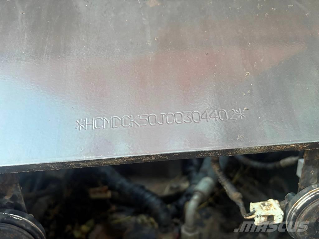 Hitachi ZX 210 LC-3 حفارات زحافة