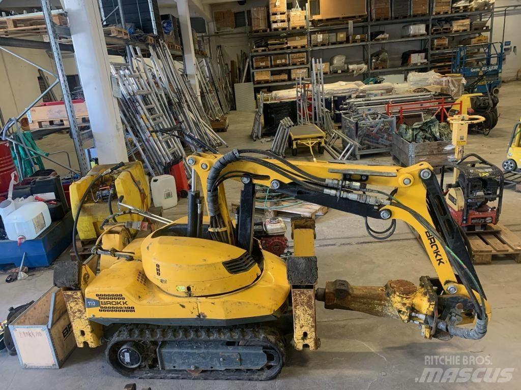 Brokk 110 حفارات هدم