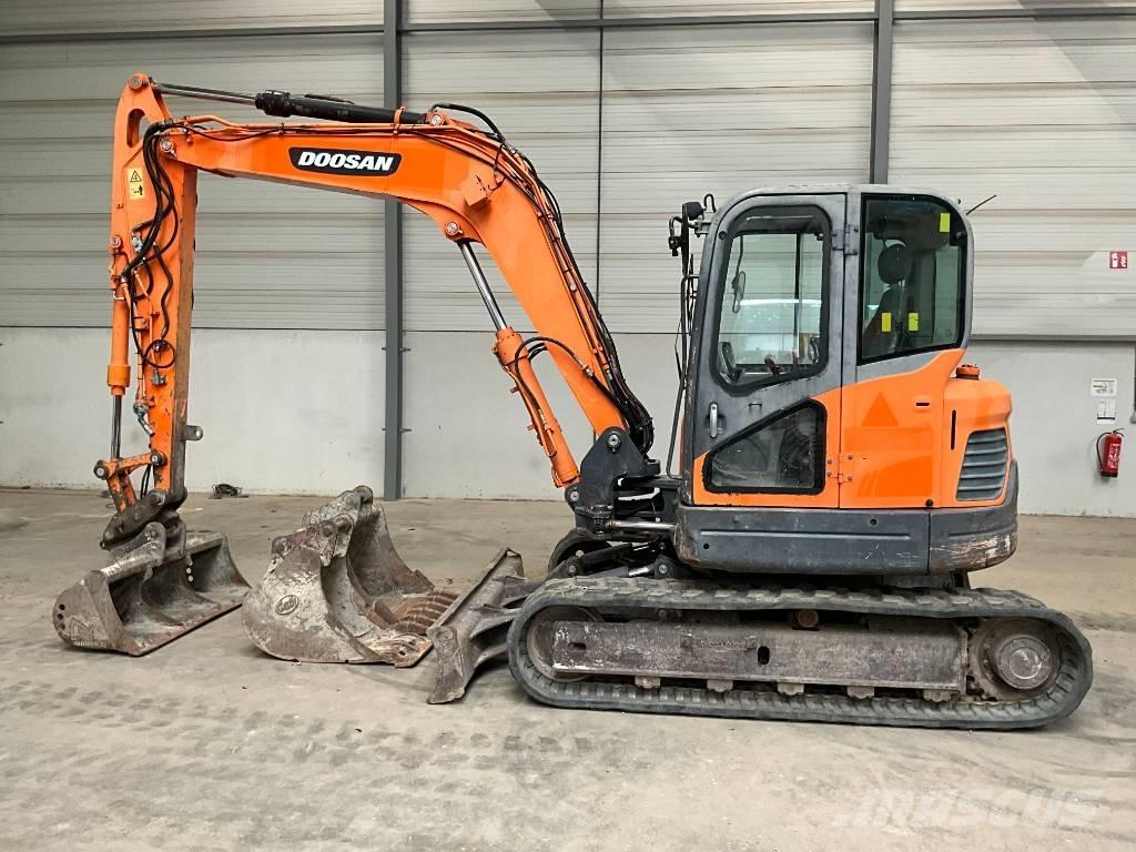 Doosan DX 80 R حفارات وسط 7 طن - 12 طن