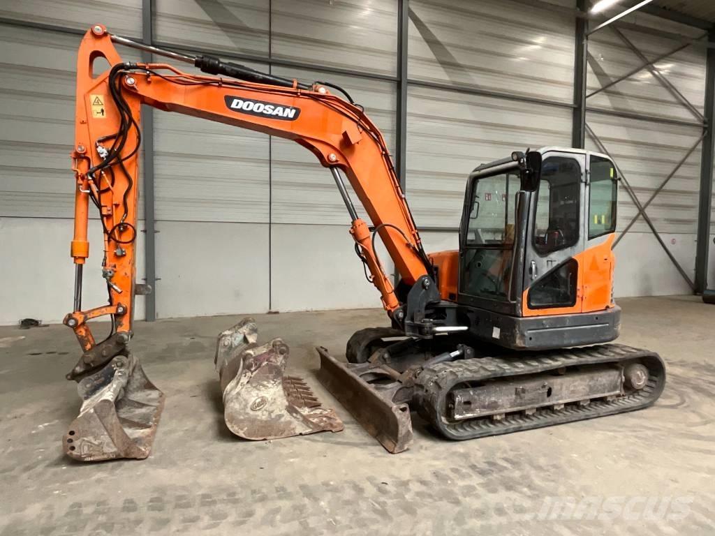 Doosan DX 80 R حفارات وسط 7 طن - 12 طن