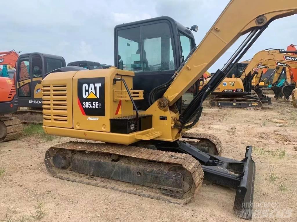 CAT  305.5 حفارات زحافة