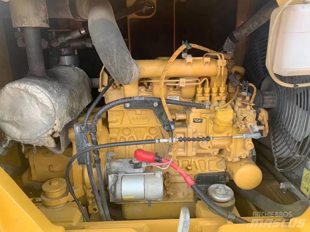 CAT  305.5 حفارات زحافة
