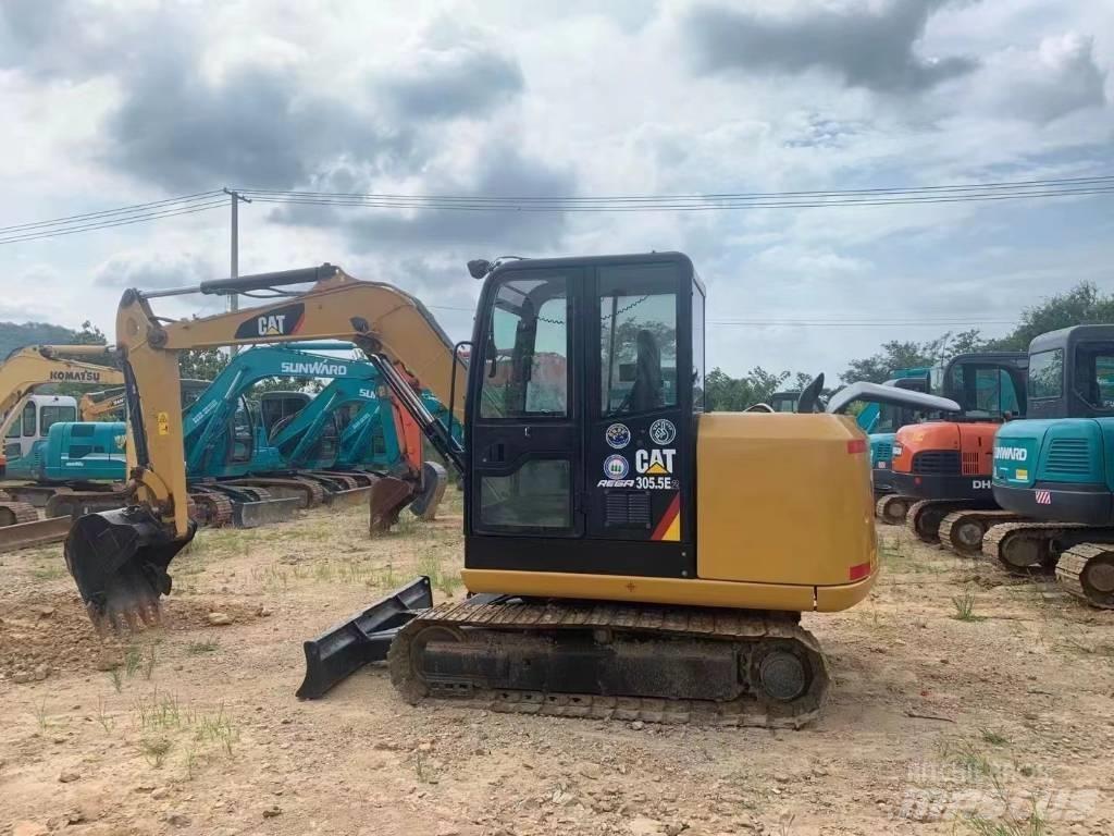 CAT  305.5 حفارات زحافة