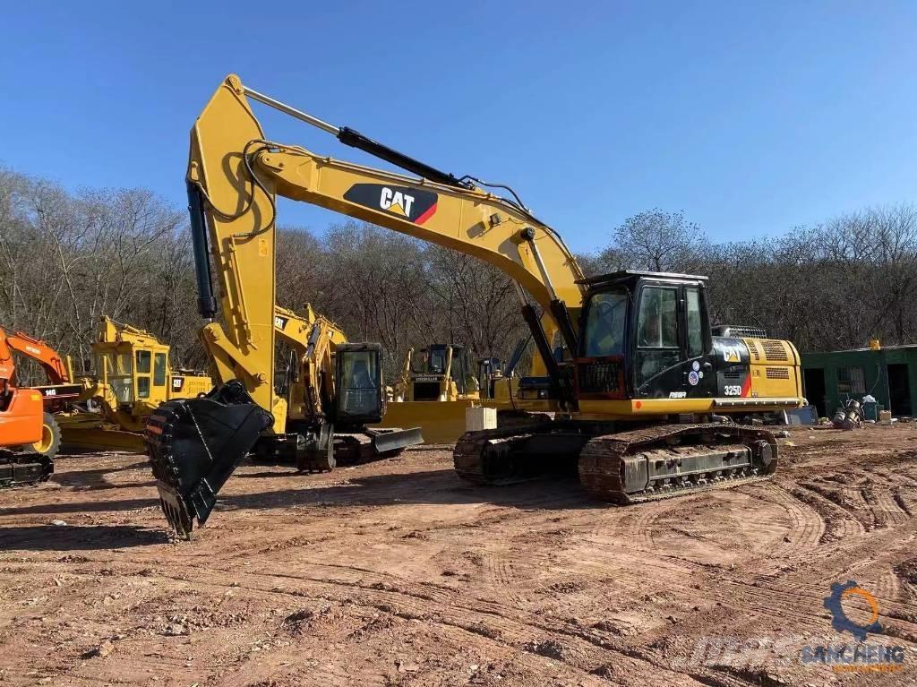 CAT 325 D حفارات زحافة