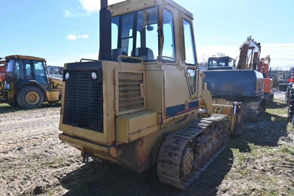 CAT 943 لوادر زحافة