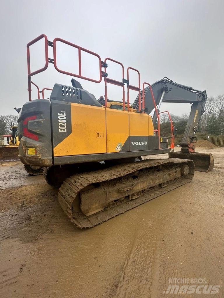 Volvo EC200EL حفارات زحافة