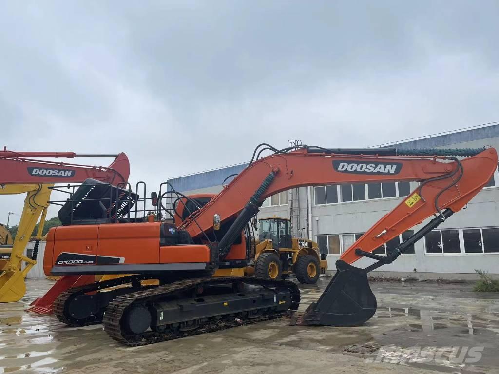 Doosan DX 300 LC حفارات زحافة