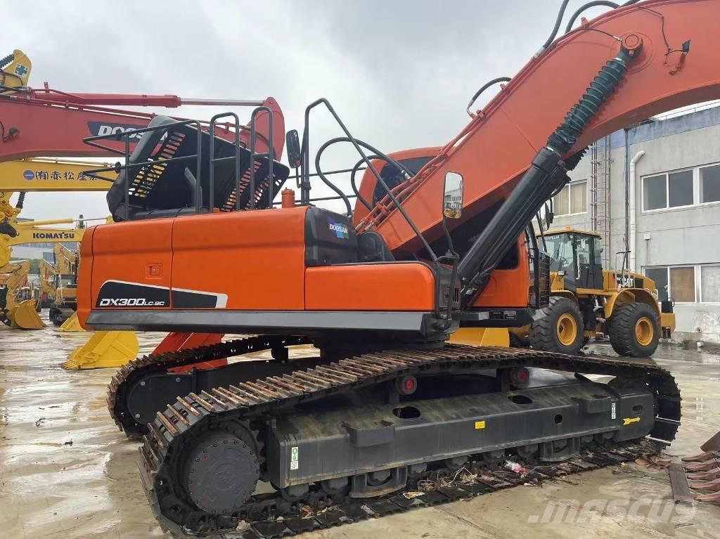 Doosan DX 300 LC حفارات زحافة