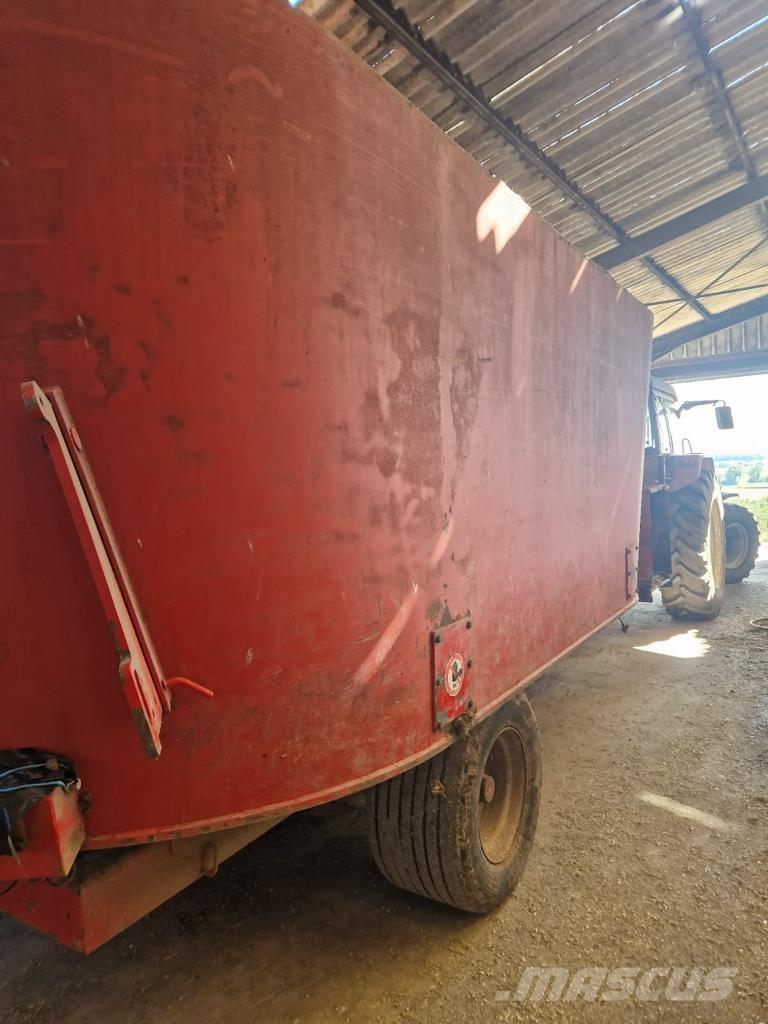 Trioliet AVM 24 ملقمات