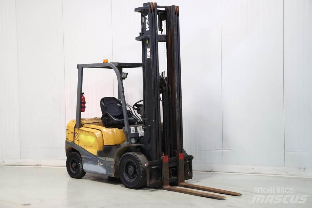 TCM FD25T3 شاحنات الديزل