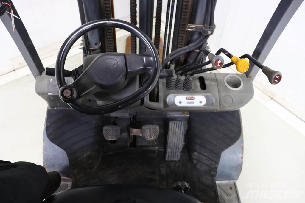 TCM FD25T3 شاحنات الديزل