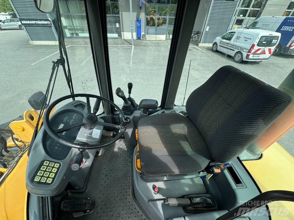 Volvo L 30 B لوادر بعجل