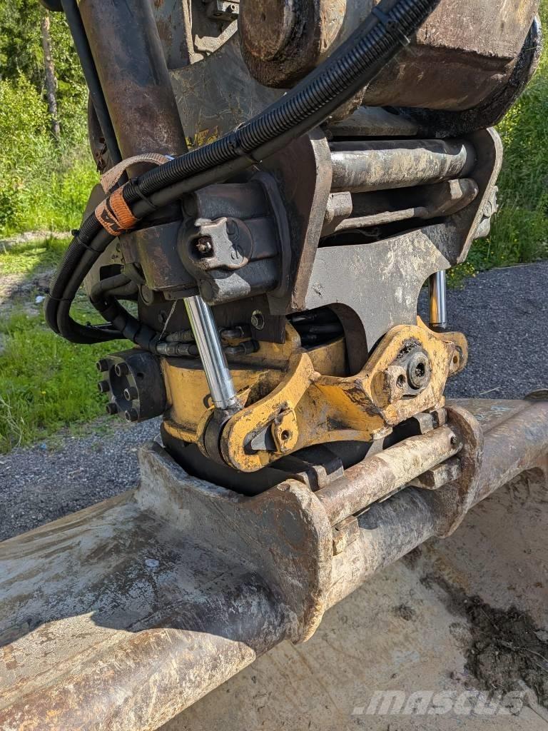Volvo EC 140 C L حفارات زحافة