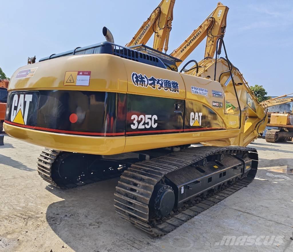 CAT 325 C حفارات زحافة