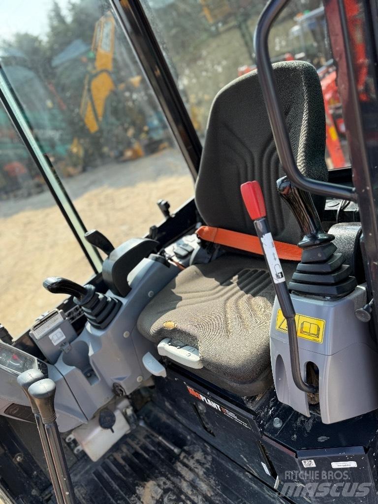 Kubota U 27-4 حفارات صغيرة أقل من 7 طن (حفارات صغيرة)