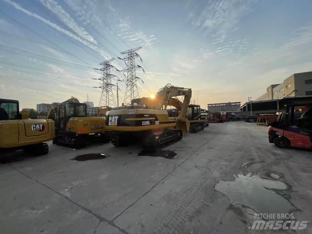 CAT 320 B حفارات زحافة