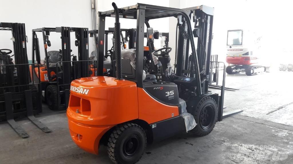 Doosan D35 C-5 شاحنات الديزل