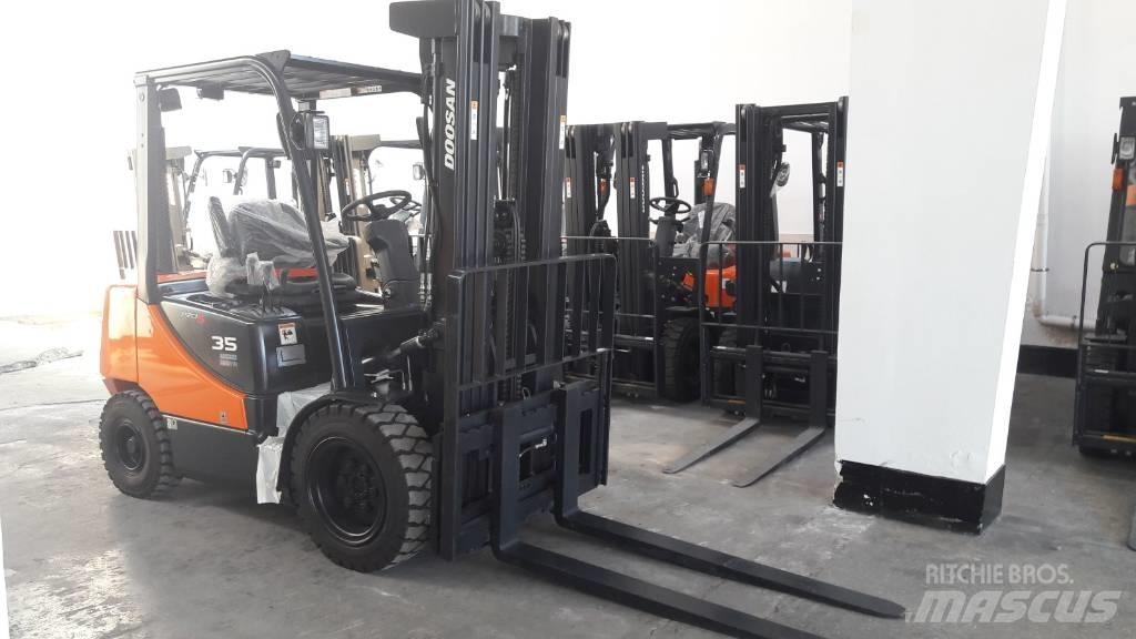 Doosan D35 C-5 شاحنات الديزل
