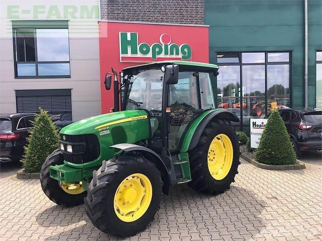 John Deere 5070 m الجرارات