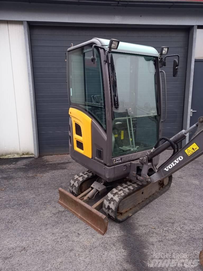 Volvo EC 15 حفارات صغيرة أقل من 7 طن (حفارات صغيرة)