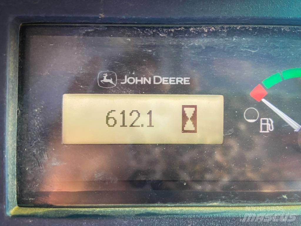 John Deere 323 E لوادر انزلاقية التوجيه