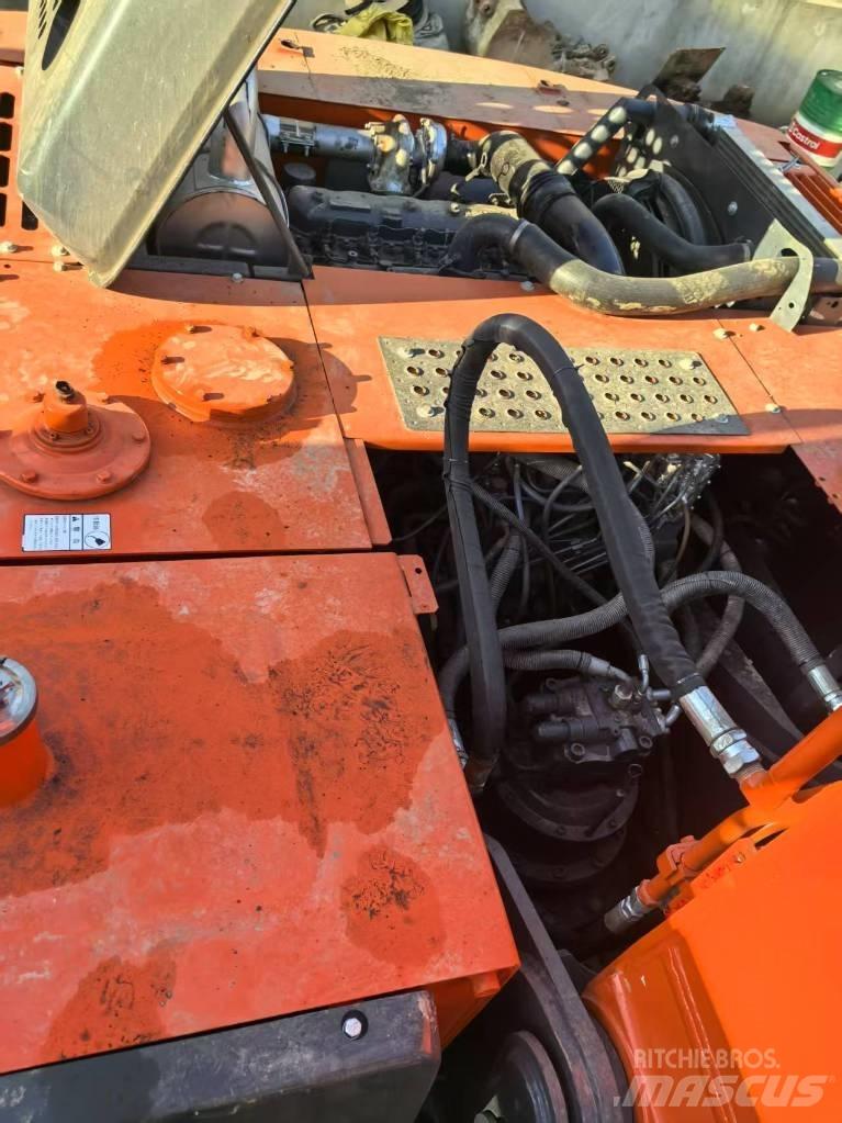 Hitachi ZX 240-3 حفارات زحافة