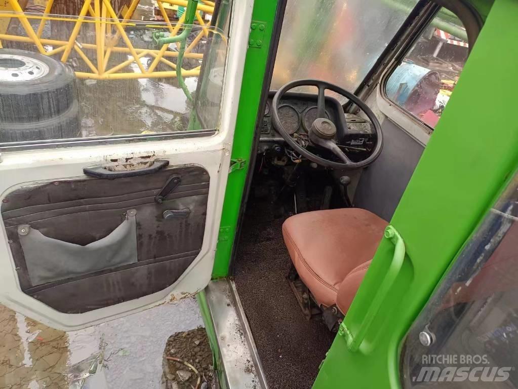 Kato NK 250 رافعات صالحة لكل أنواع الطرق