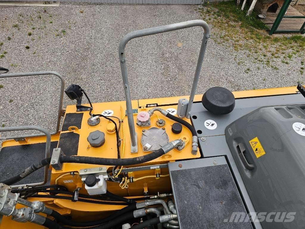 Liebherr R 922 حفارات زحافة
