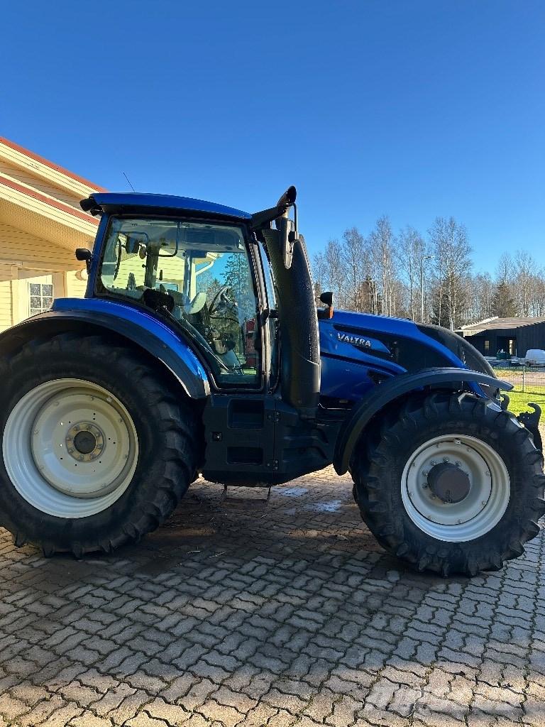 Valtra T234 VERSU الجرارات