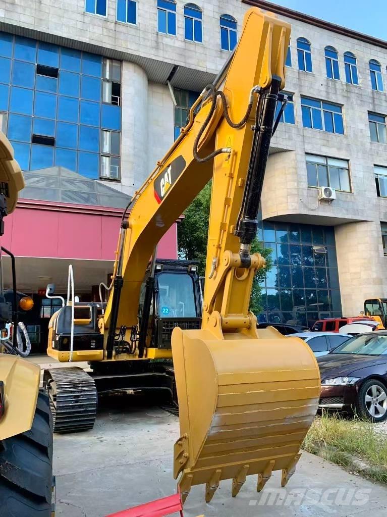 CAT 320 D حفارات زحافة