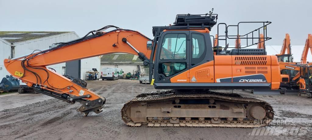 Doosan DX225LC-5 حفارات زحافة