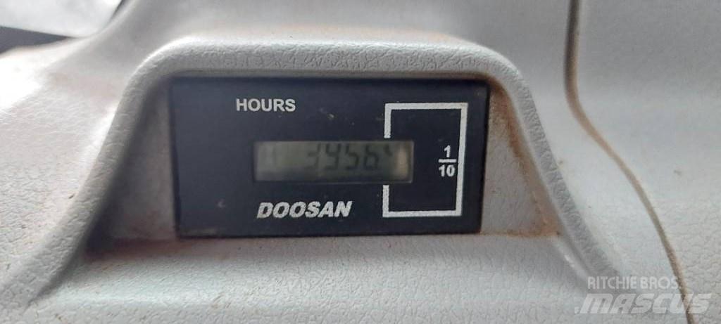 Doosan DX225LC-5 حفارات زحافة