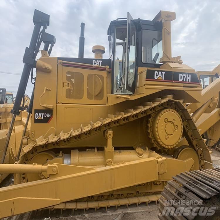 CAT D7H بلدوزرات مجنزرة