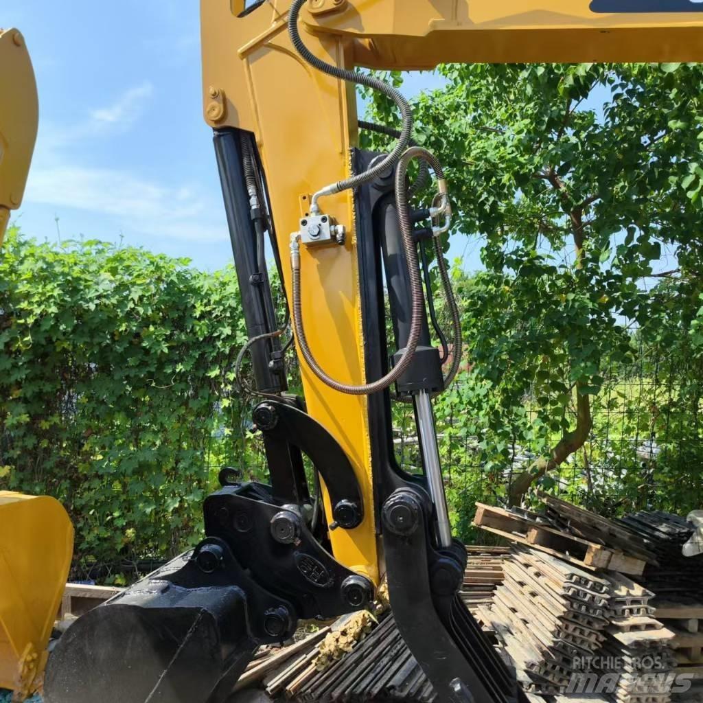 CAT 306 حفارات زحافة