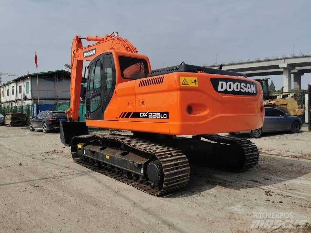 Doosan DX 225 LC حفارات زحافة