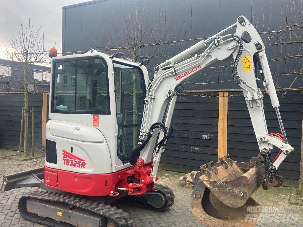 Takeuchi 325R حفارات صغيرة أقل من 7 طن (حفارات صغيرة)