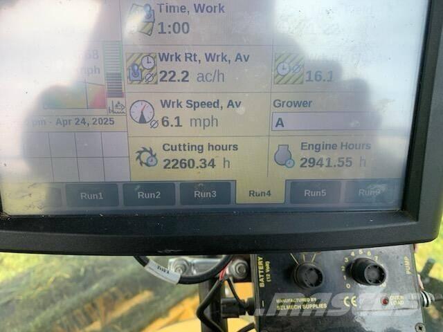 New Holland Fr780 علافات ذاتية الدفع